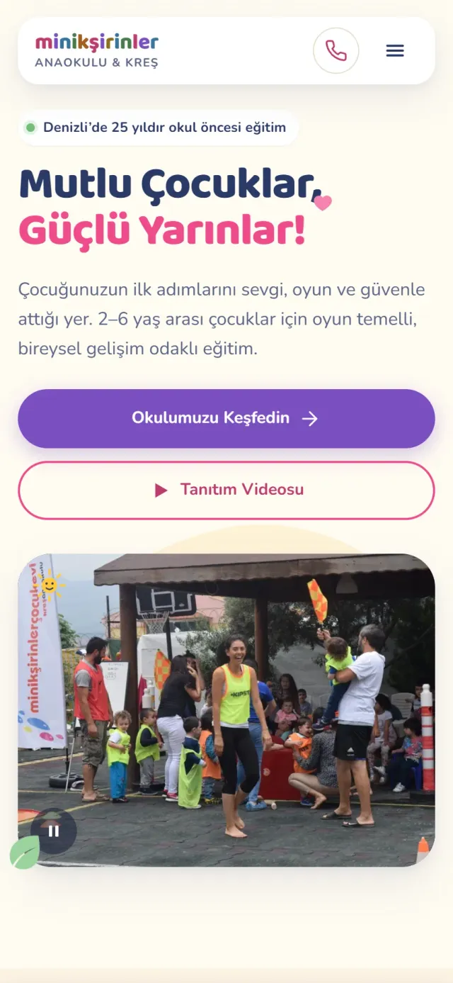 Minik Şirinler Anaokulu ana sayfası: başlık, tanıtım videosu ve hikâye şeridi — telefon görünümü